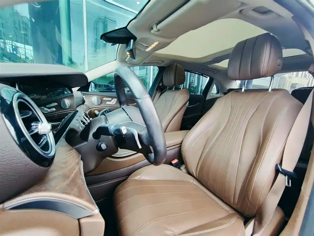 Mercedes-Benz E-Class 2020 — фото 11