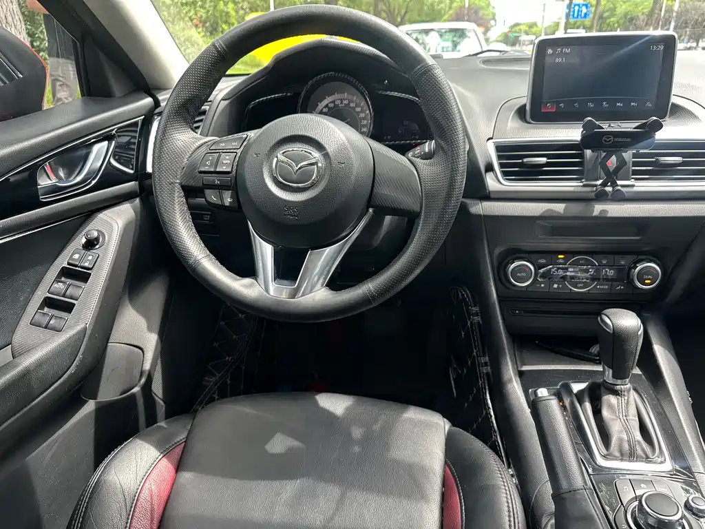 Mazda 3 Axela 2015 — фото 10