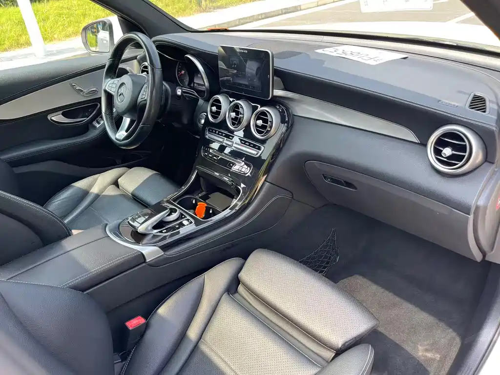 Mercedes-Benz GLC 2017 — фото 15