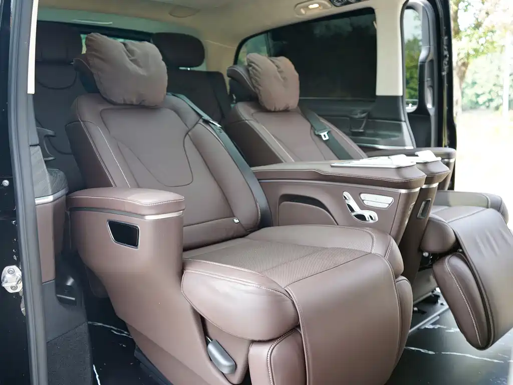 Mercedes-Benz V-Class 2024 — фото 13