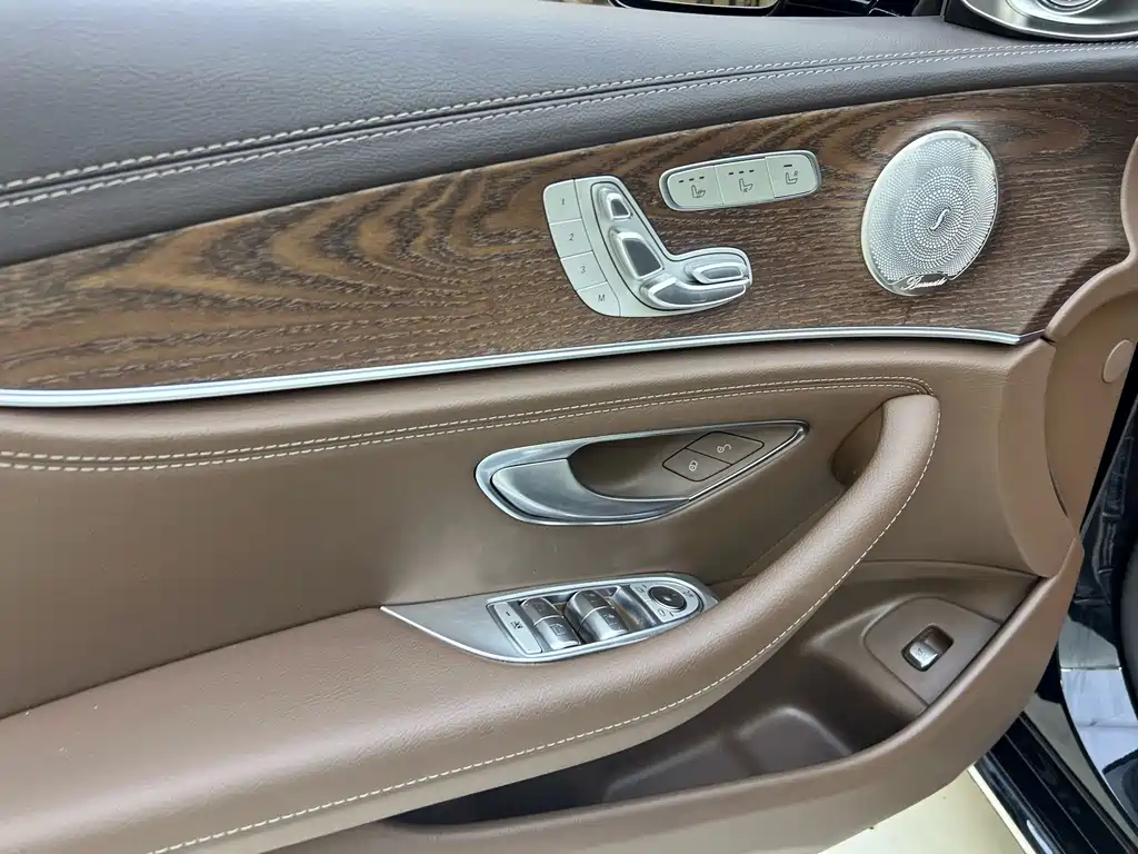 Mercedes-Benz E-Class 2023 — фото 10