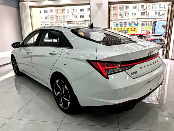 Hyundai Elantra 2022