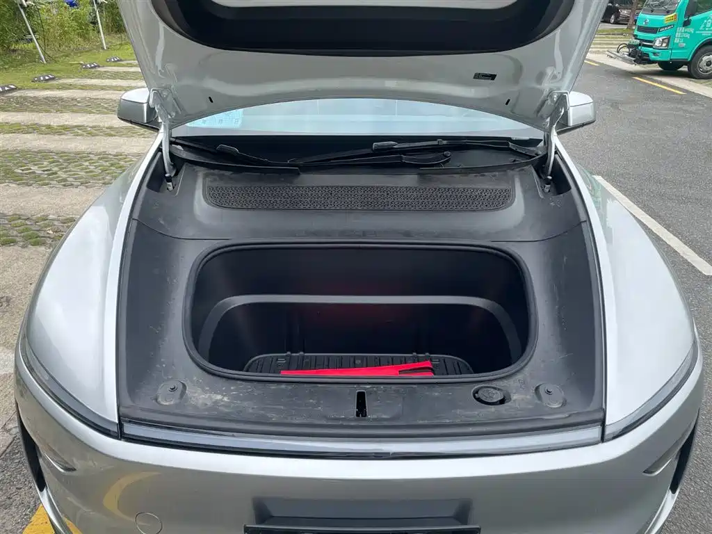 Tesla Model Y L 2025 — фото 27