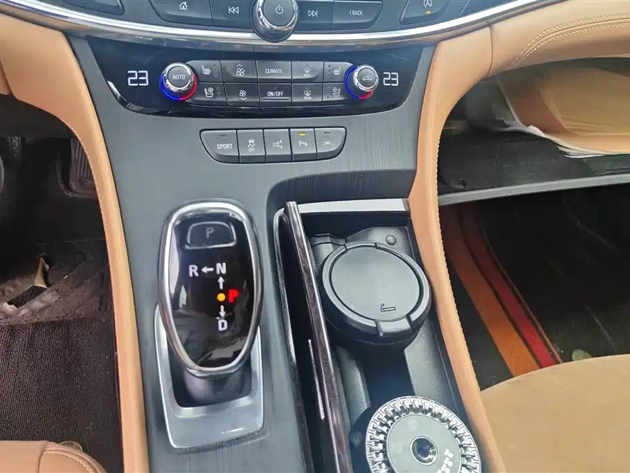 Buick LaCrosse 2019 — фото 16