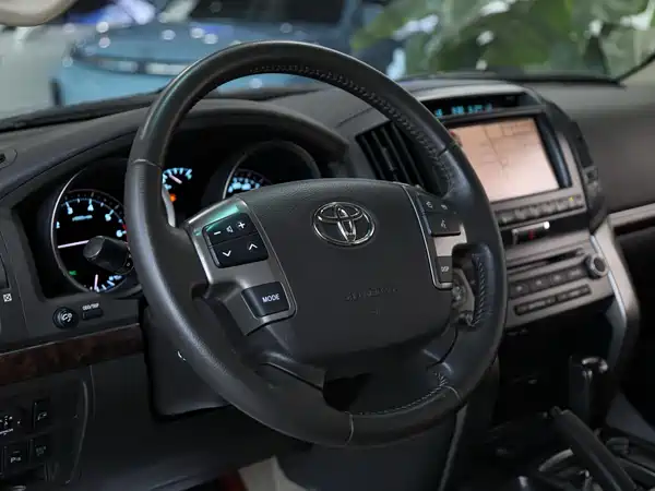 Toyota Land Cruiser 2011