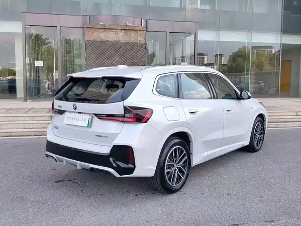 BMW iX1 2025