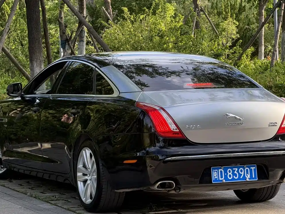 Jaguar XJ 2012 — фото 7
