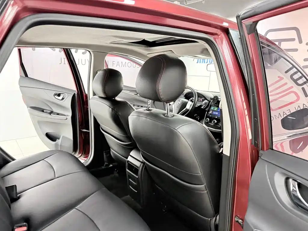 Nissan Tiida 2018 — фото 15