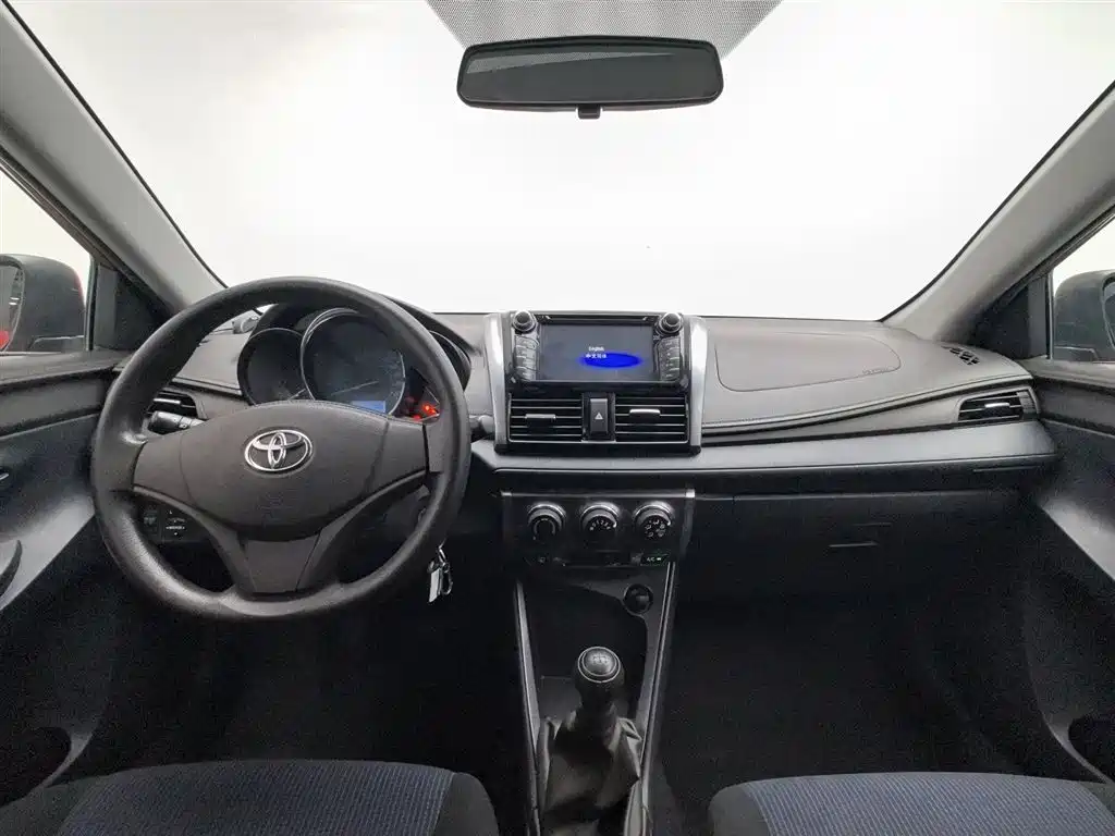 Toyota Yaris L 2015 — фото 5