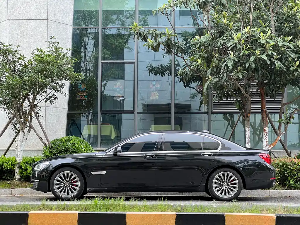 BMW 7 Series 2014 — фото 10