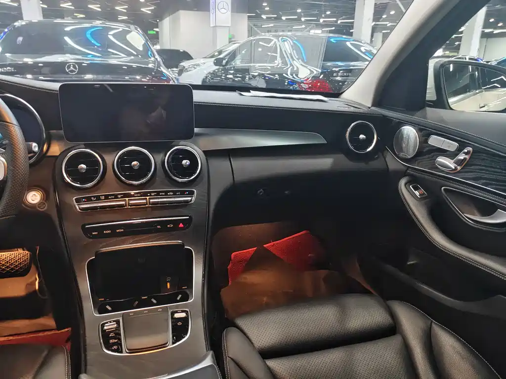 Mercedes-Benz C-Class 2020 — фото 13