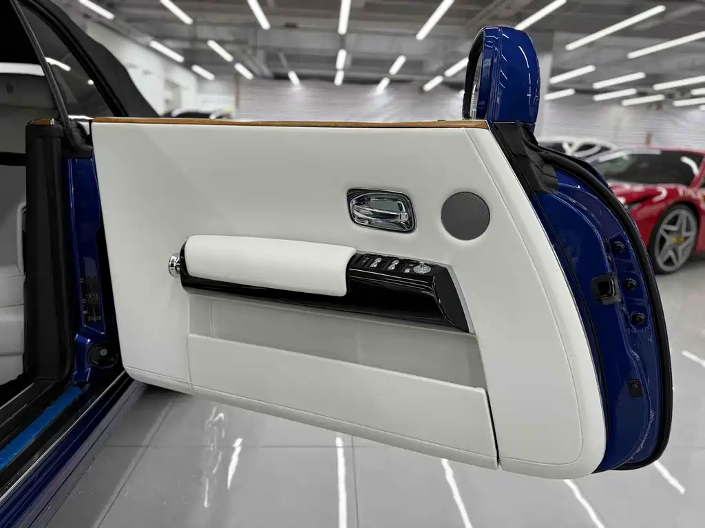 Rolls-Royce Phantom 2012 — фото 19