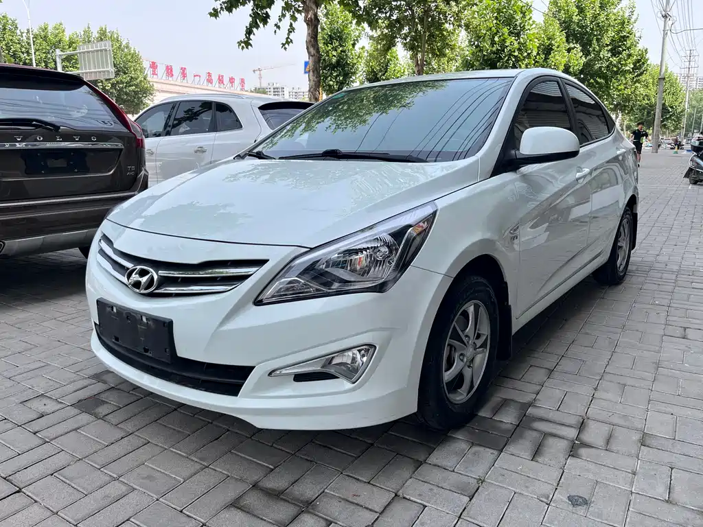 Hyundai Verna 2015 — фото 1