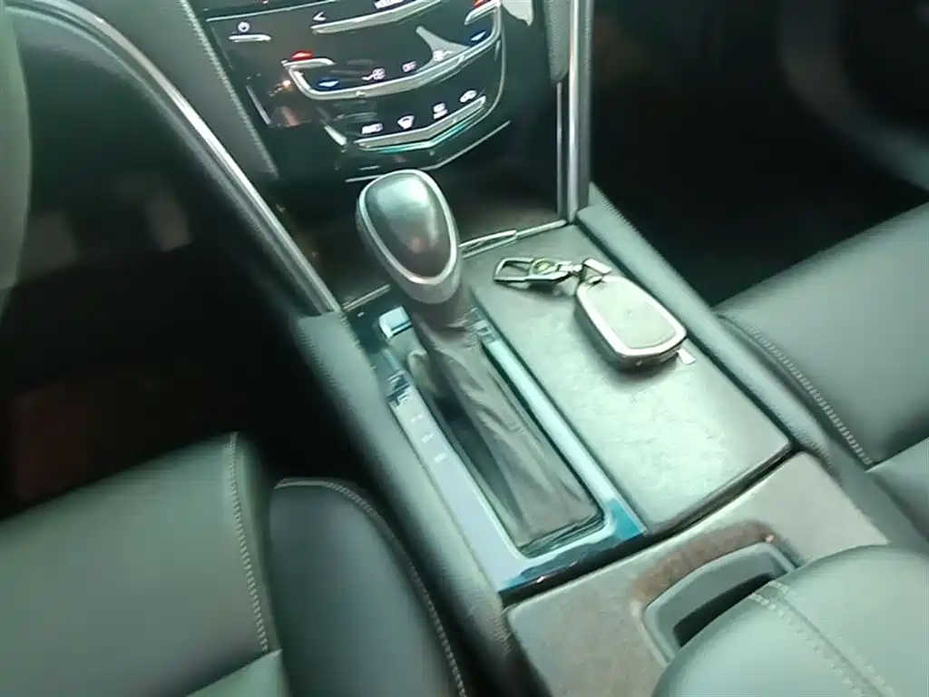 Cadillac XTS 2018 — фото 14