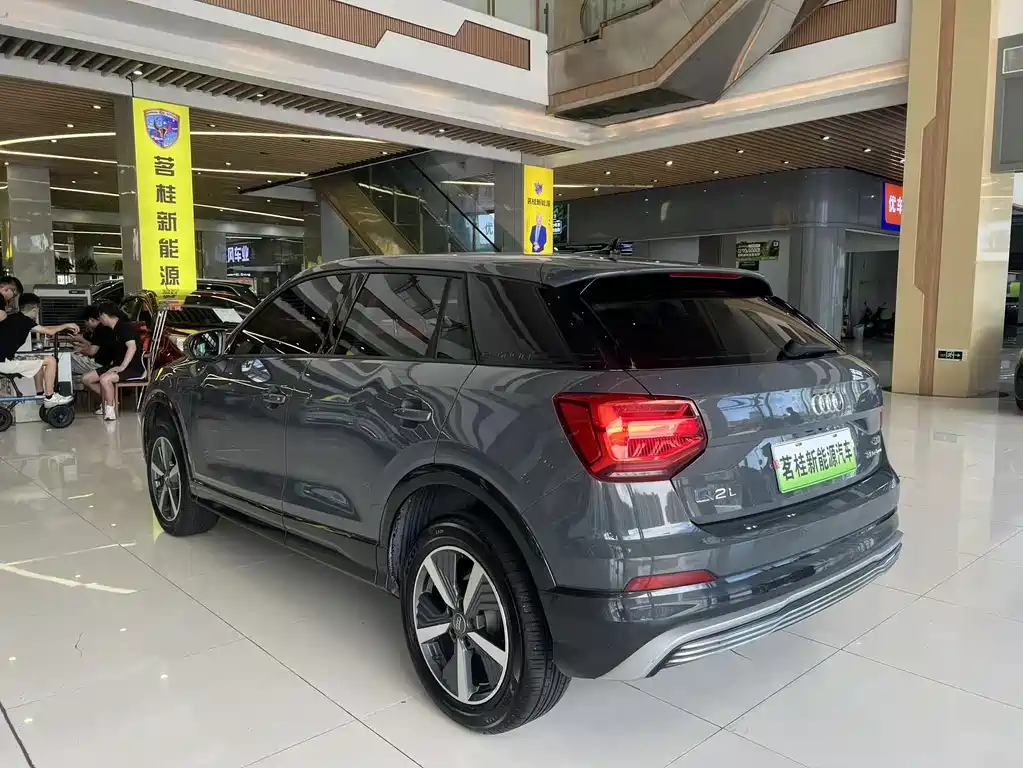 Audi Q2L E-Tron 2021 — фото 12