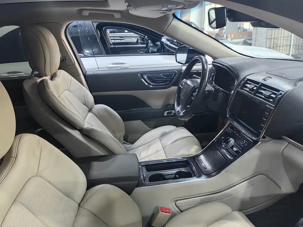 Lincoln Continental 2018 — фото 14