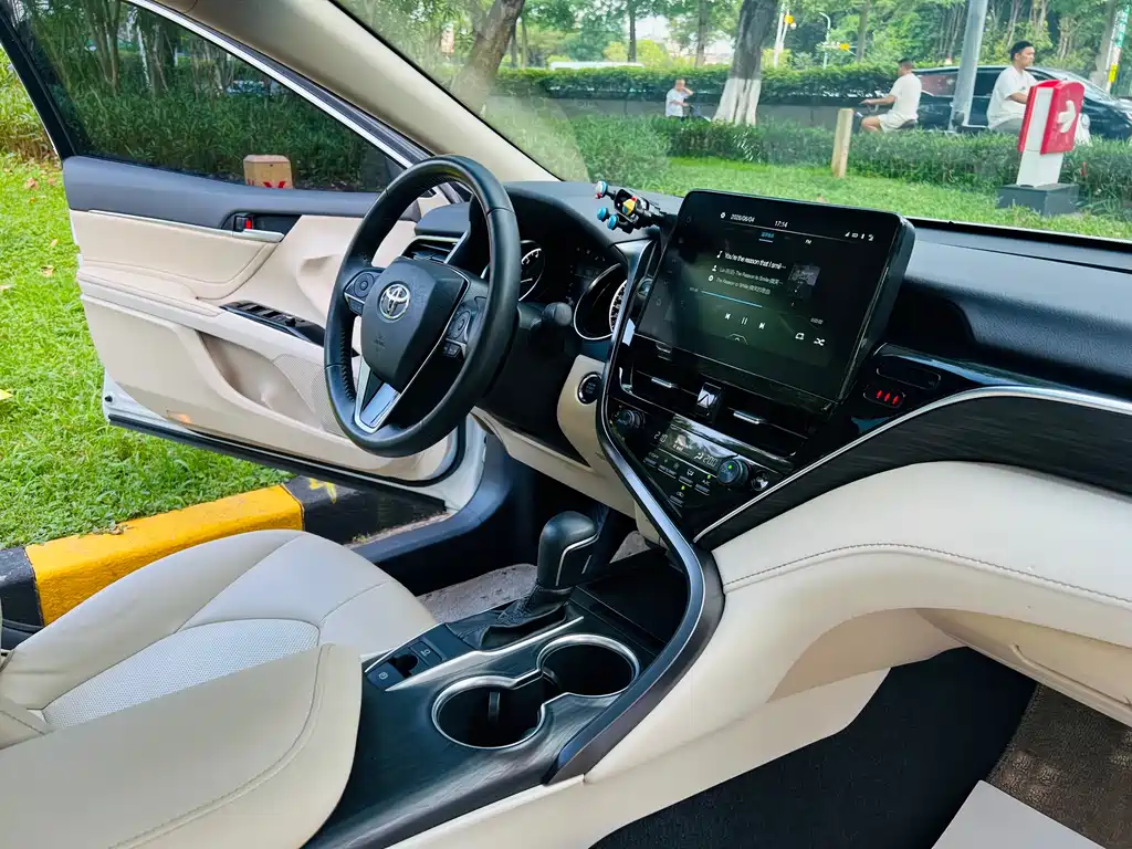 Toyota Camry 2021 — фото 12