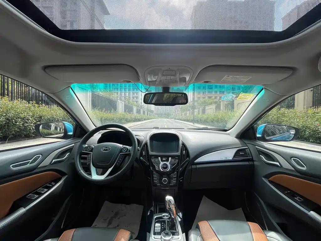 BYD Qin NEV 2016 — фото 12