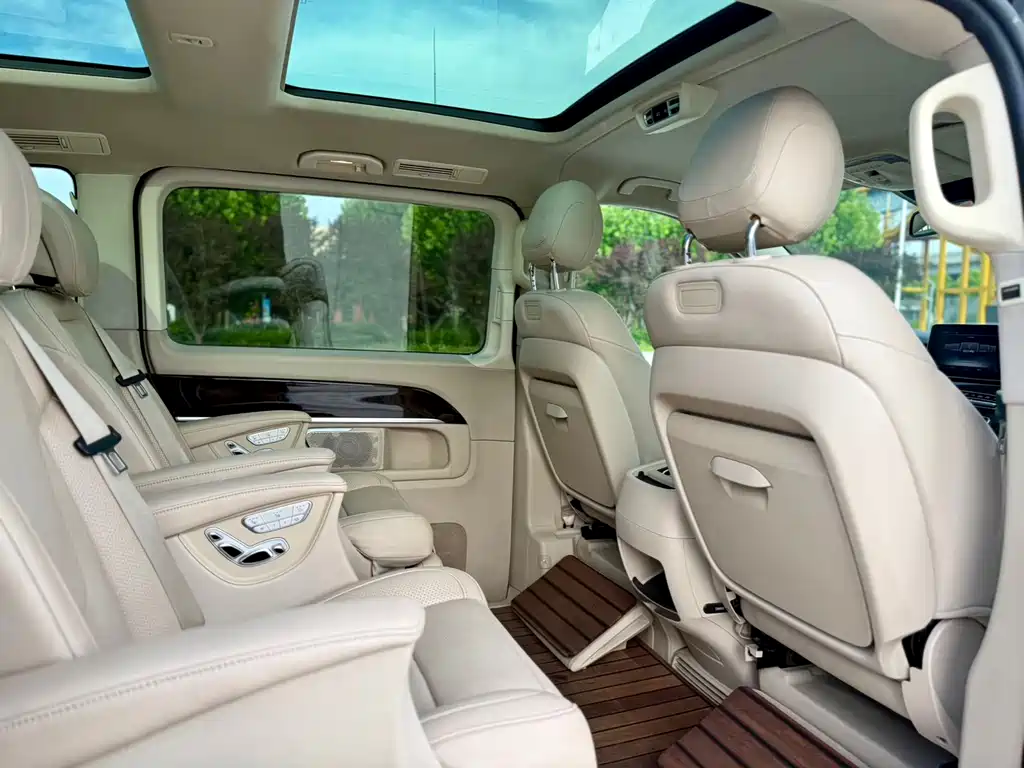 Mercedes-Benz V-Class 2017 — фото 18