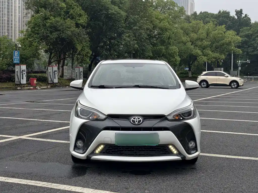Toyota Yaris L 2016 — фото 2