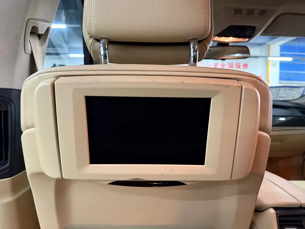BMW 7 Series 2010 — фото 15