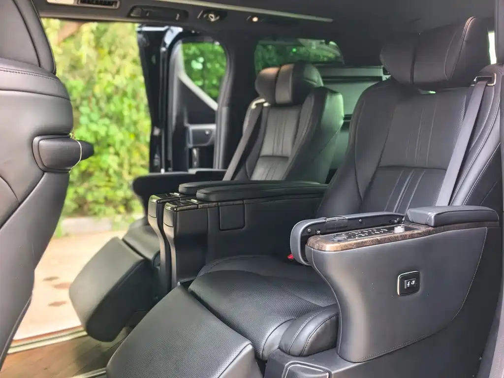 Toyota Alphard 2023 — фото 28