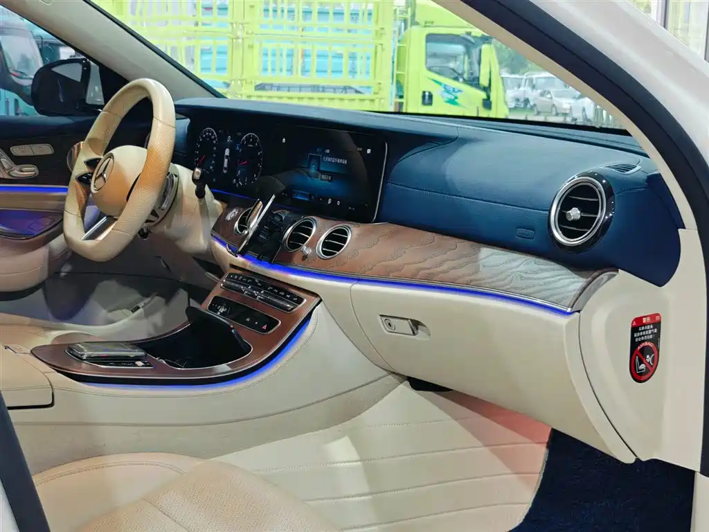 Mercedes-Benz E-Class 2022 — фото 12