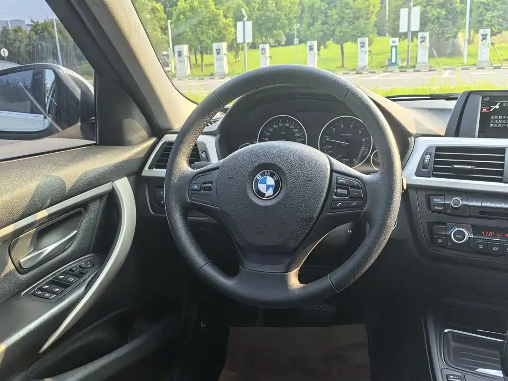 BMW 3 Series 2015 — фото 10
