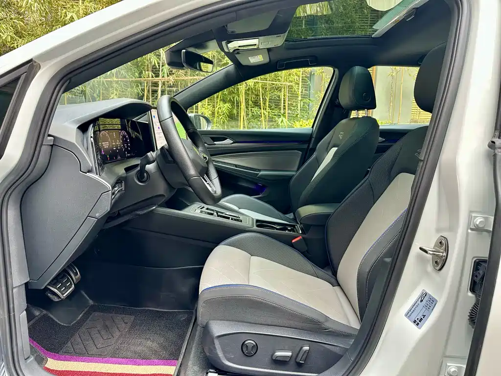 Volkswagen Golf 2024