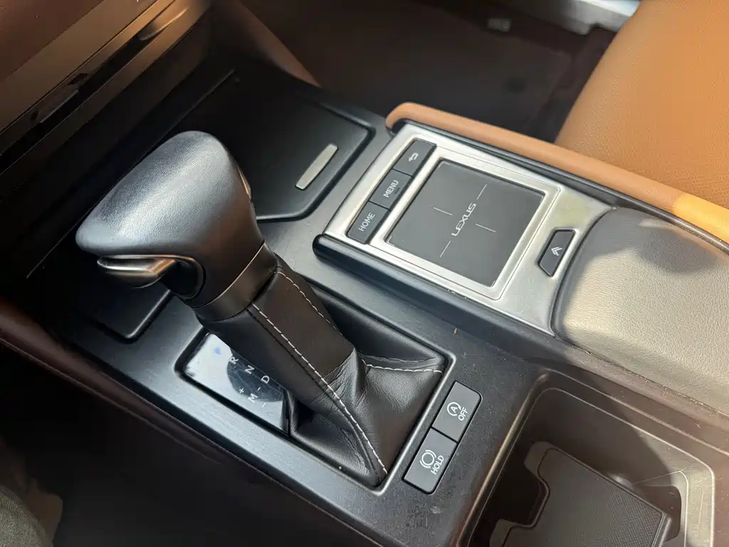 Lexus ES 2021 — фото 12
