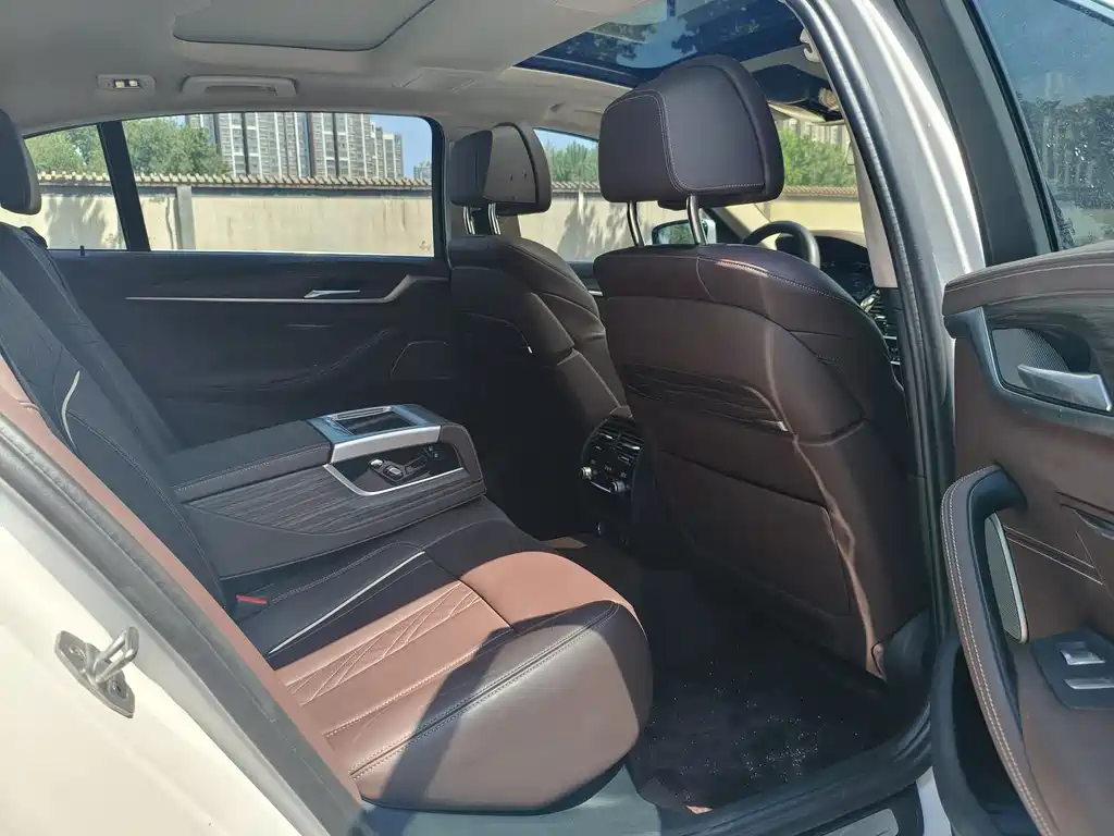 BMW 5 Series 2020 — фото 17