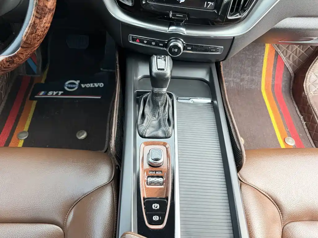 Volvo XC60 2020 — фото 12