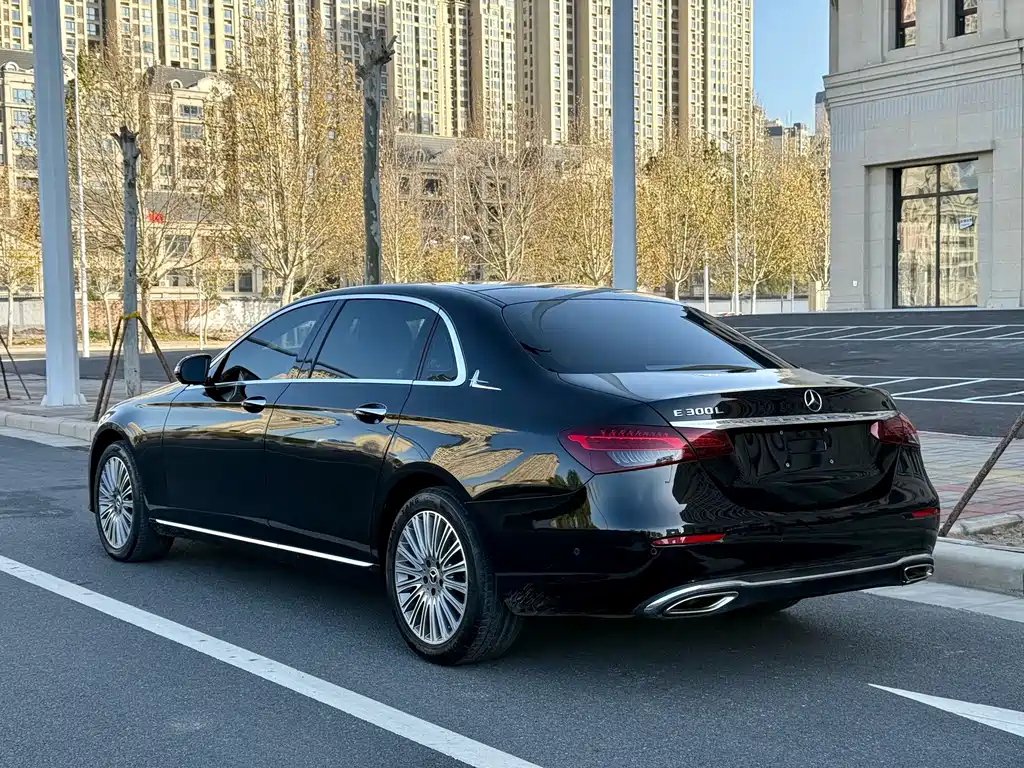 Mercedes-Benz E-Class 2023 — фото 14