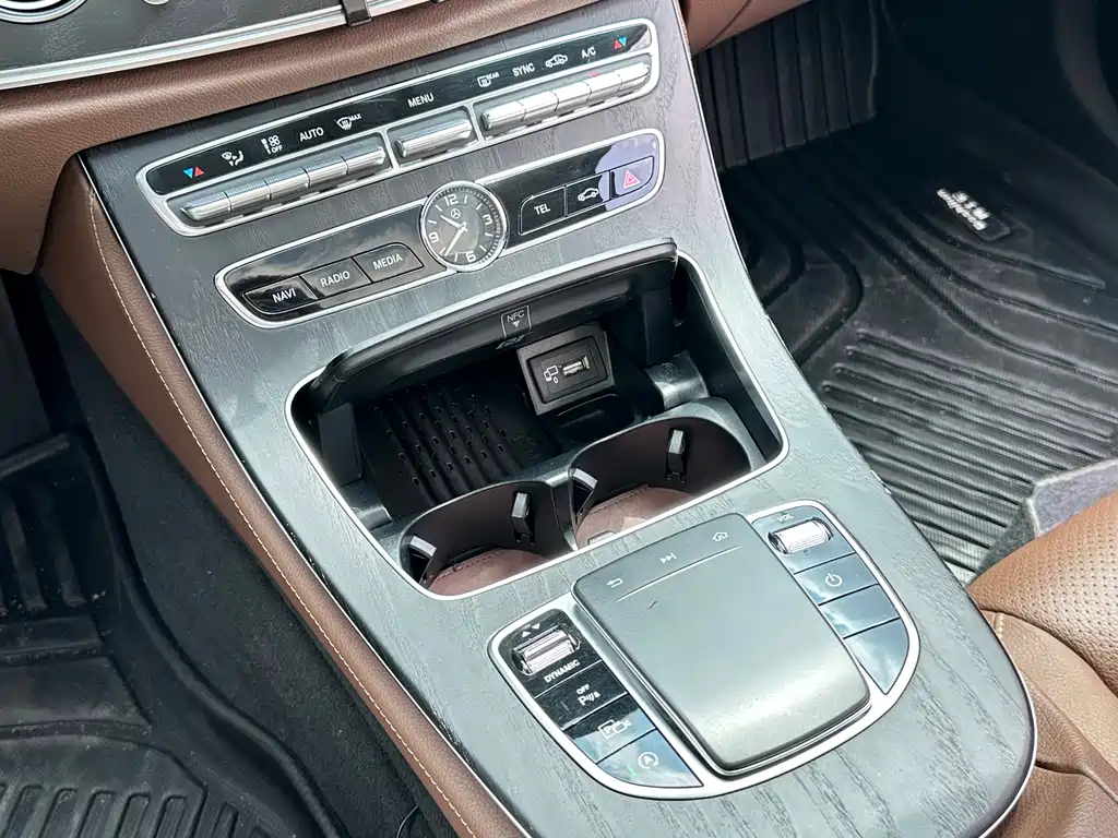 Mercedes-Benz E-Class 2020 — фото 18