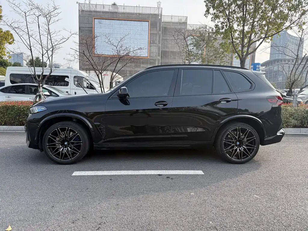 BMW X5 M 2025 — фото 4