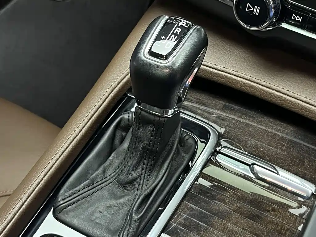 Volvo S90 2018 — фото 19