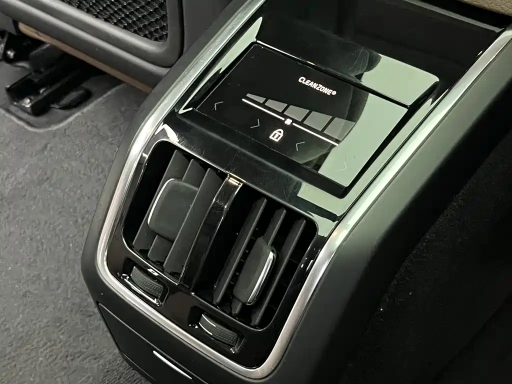 Volvo S90 2018 — фото 25