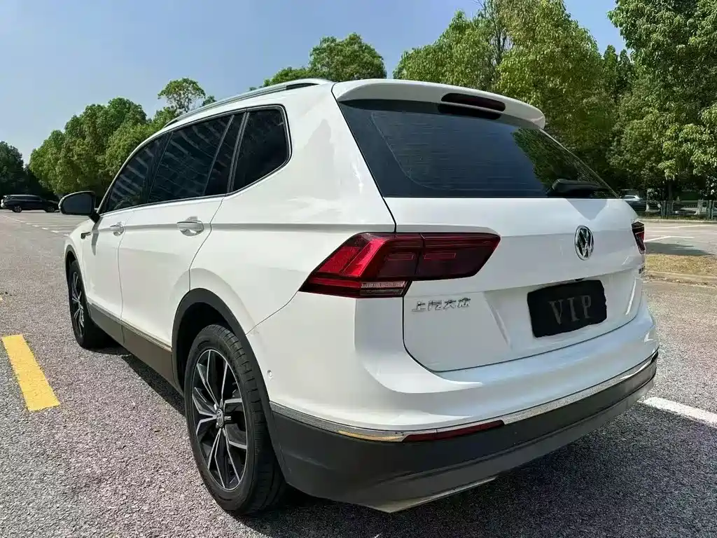 Volkswagen Tiguan L 2017 — фото 11