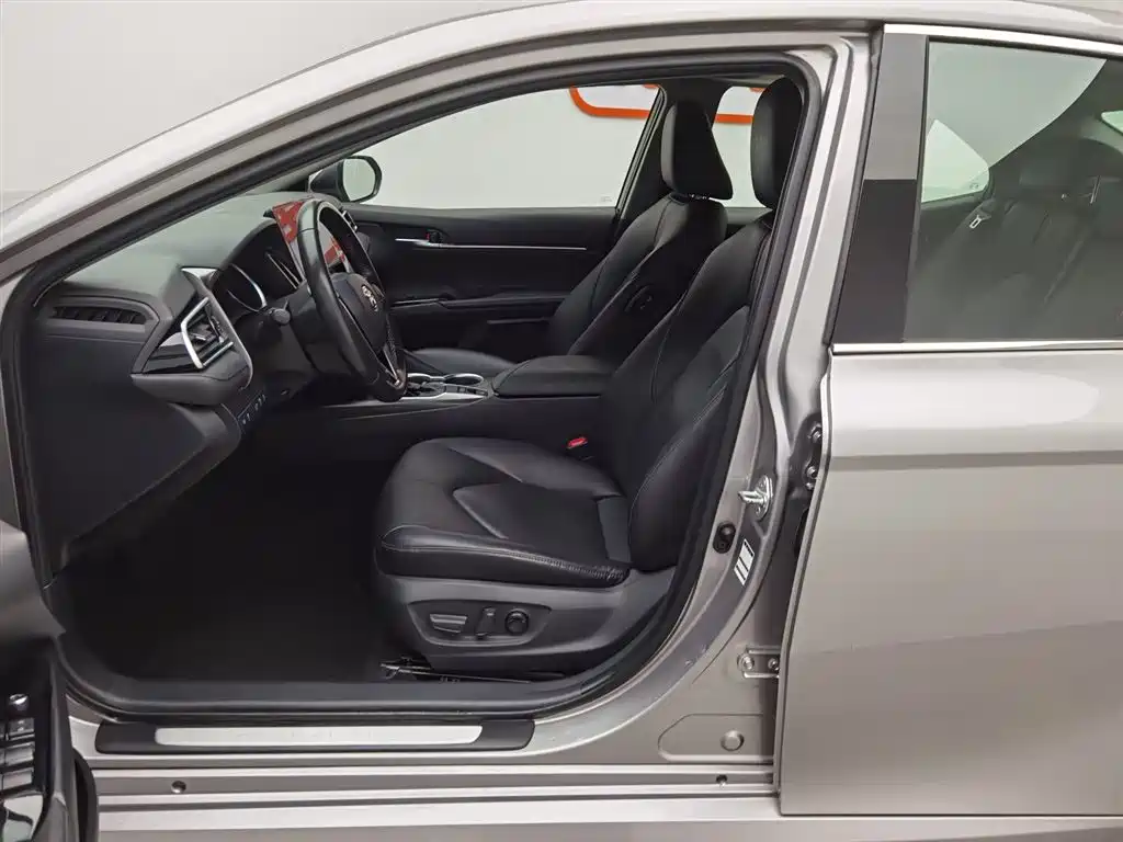 Toyota Camry 2023 — фото 10