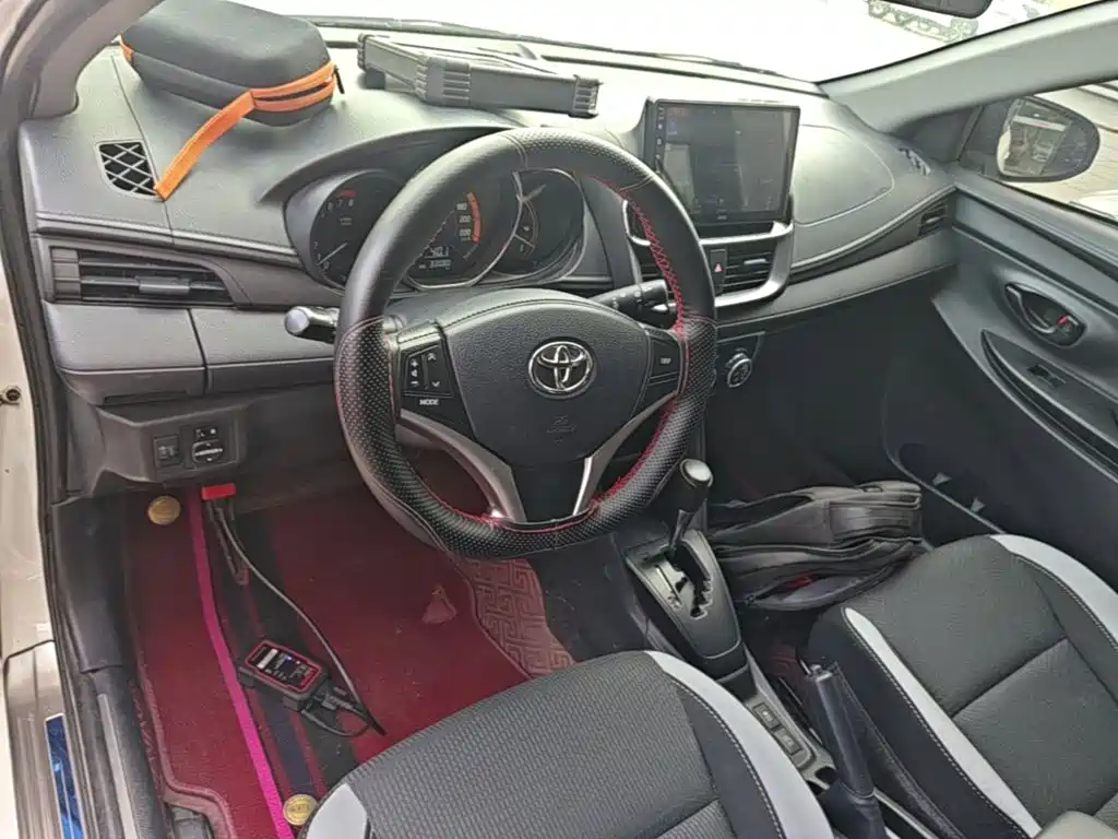 Toyota Yaris L 2022 — фото 10