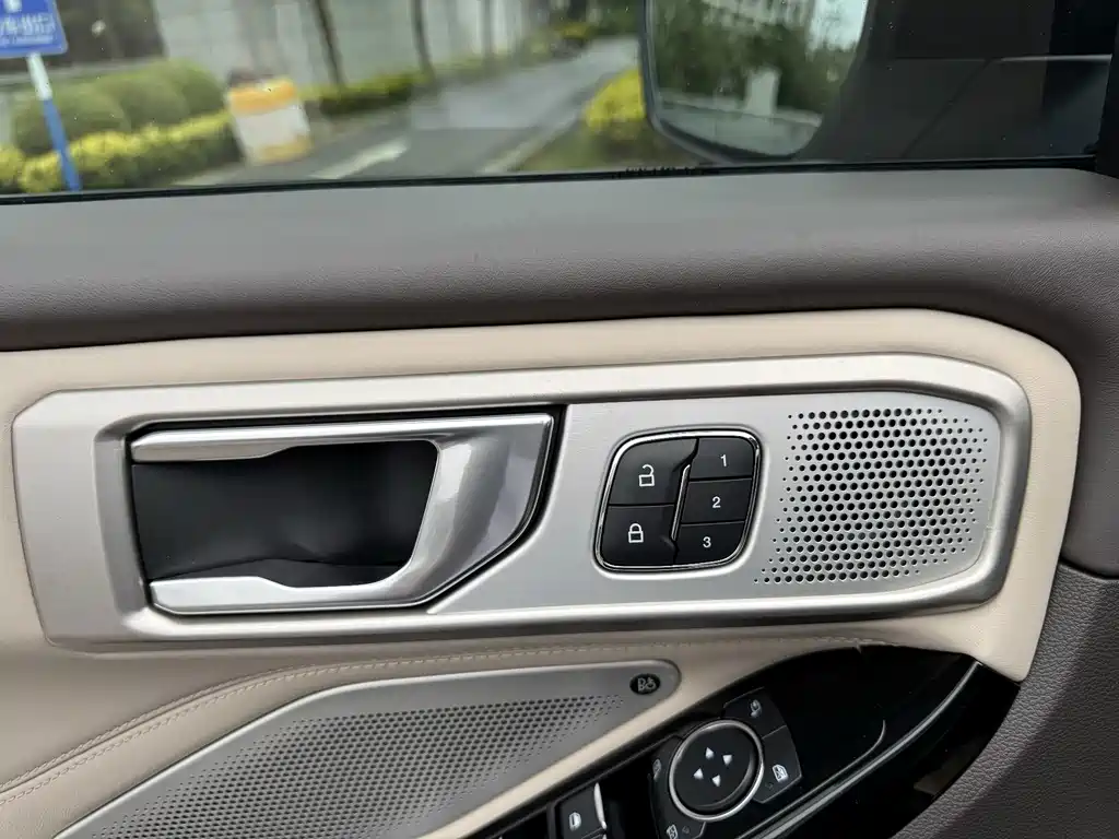 Ford Explorer 2020 — фото 21