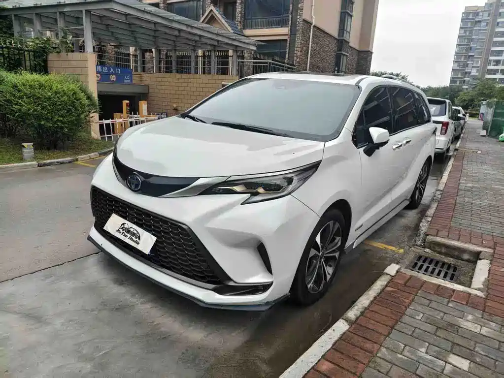 Toyota Granvia 2023