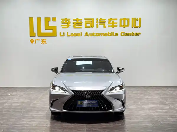 Lexus ES 2024