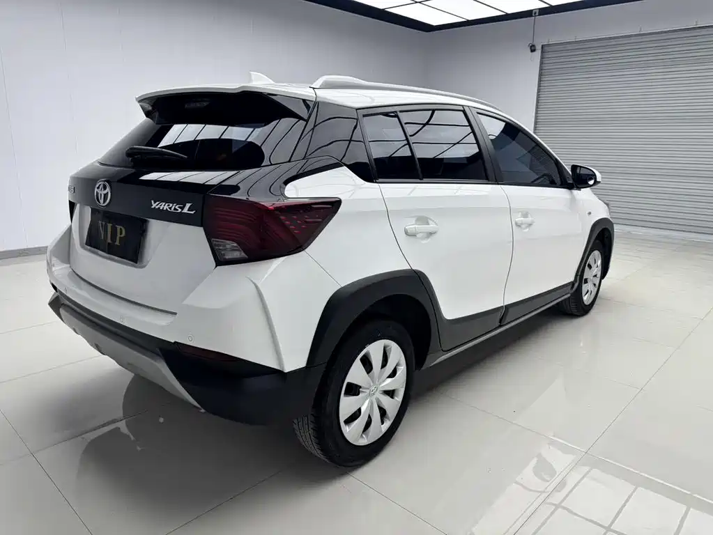 Toyota Yaris L 2022