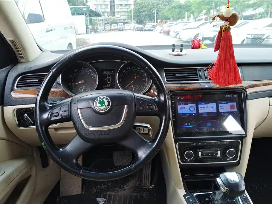 Skoda Superb 2013 — фото 15