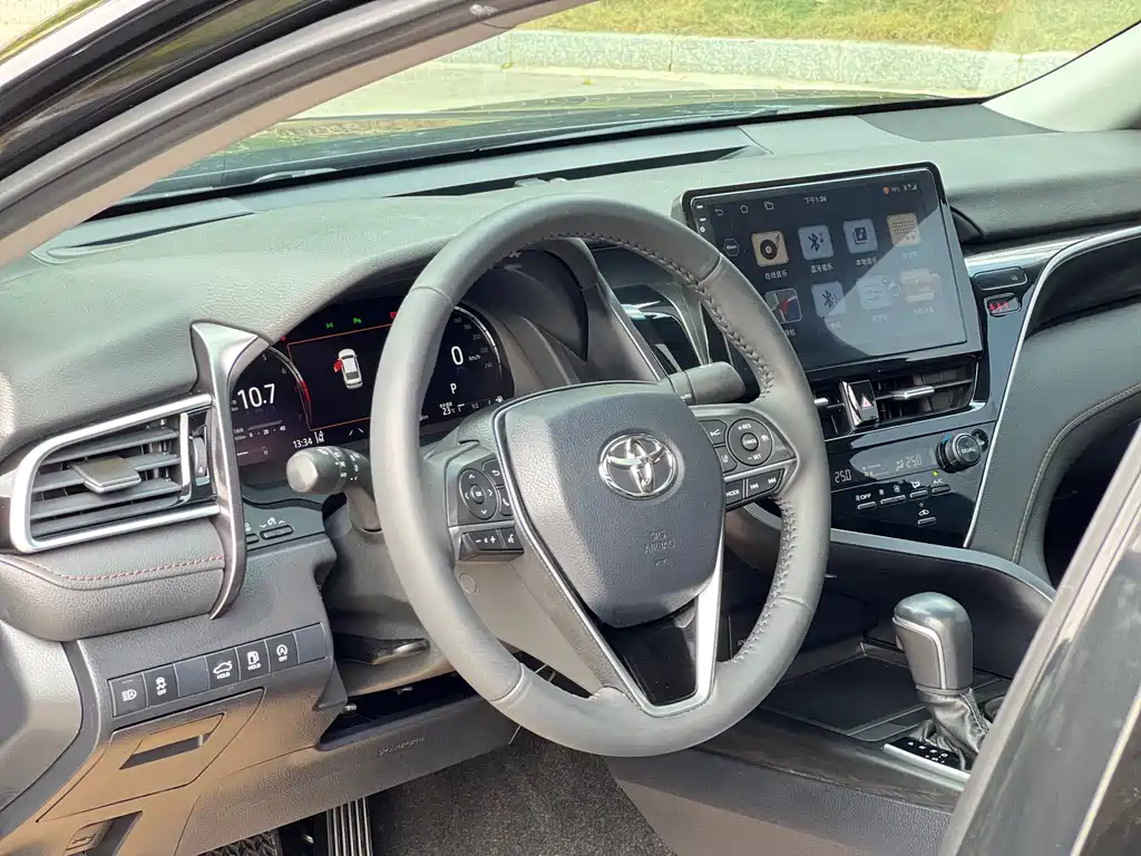 Toyota Camry 2022 — фото 11