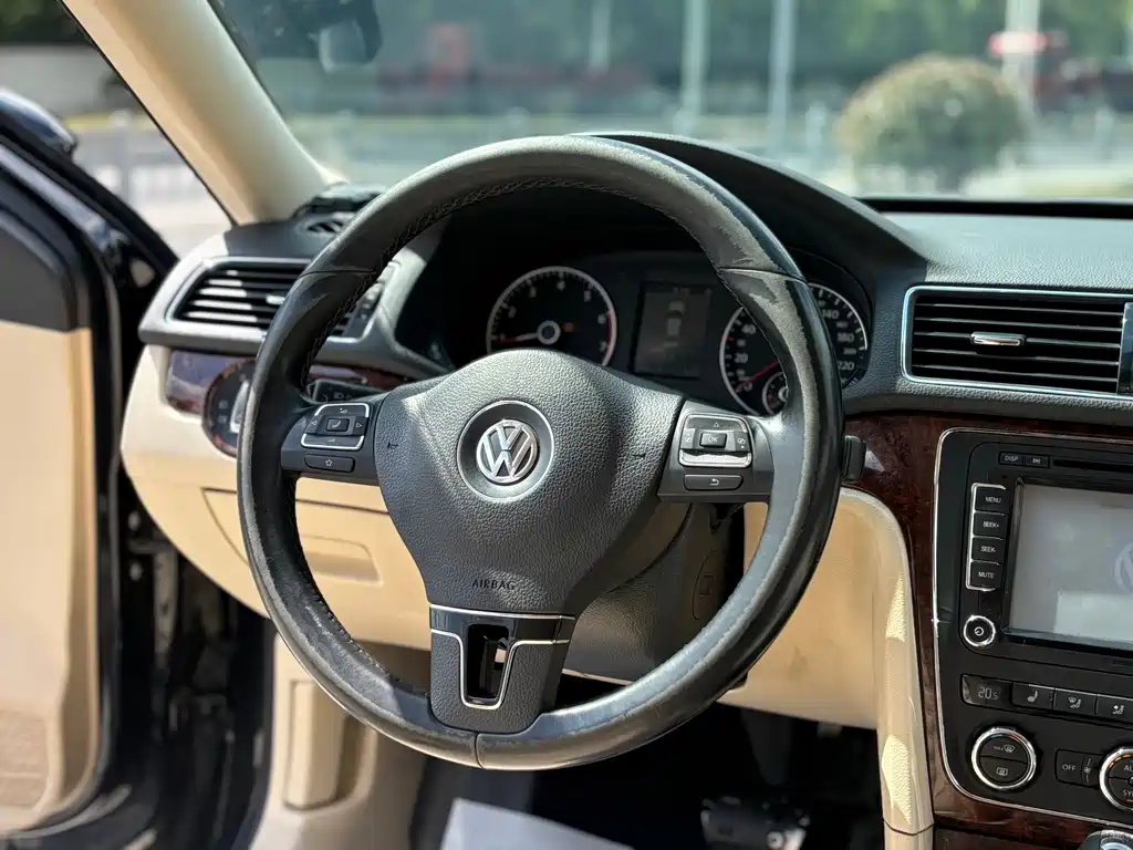 Volkswagen Passat 2014 — фото 11