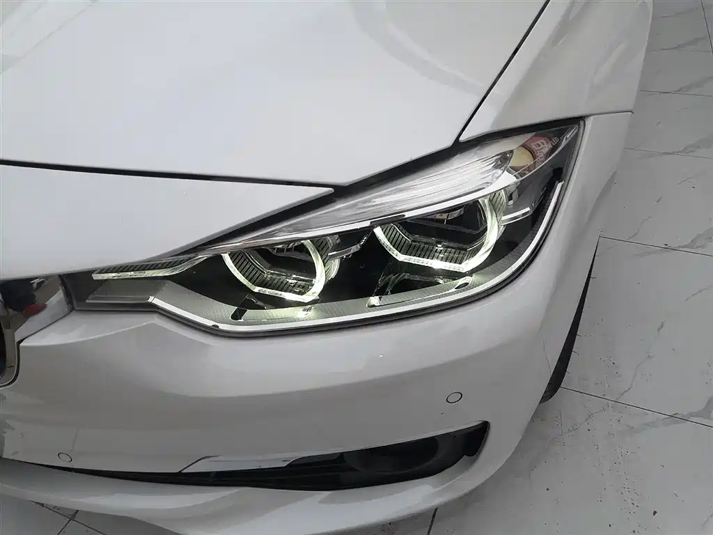 BMW 3 Series 2017 — фото 24