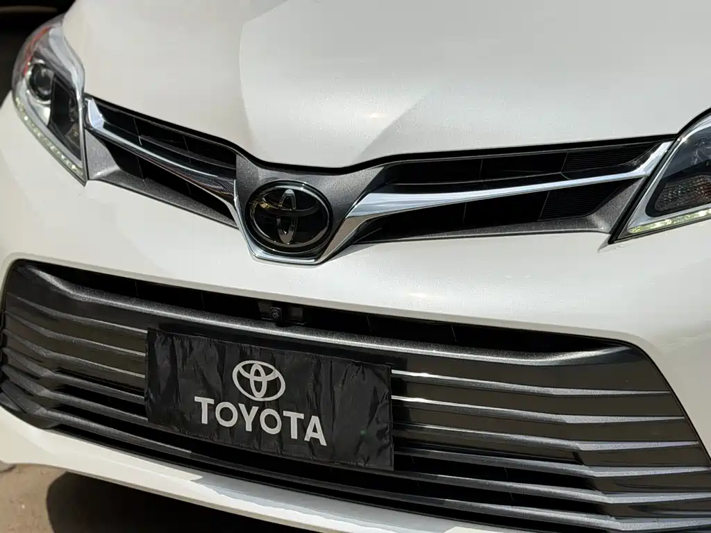 Toyota Sienna 2020 — фото 9