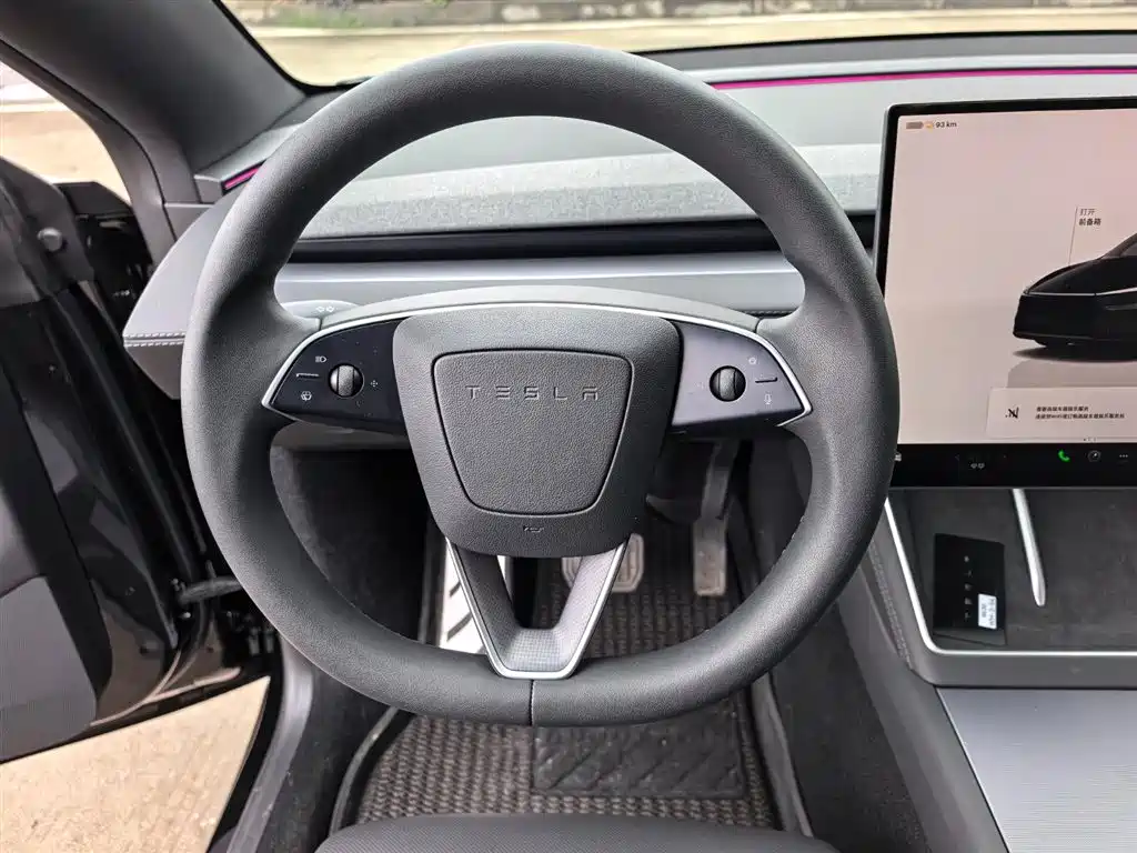 Tesla Model Y L 2025